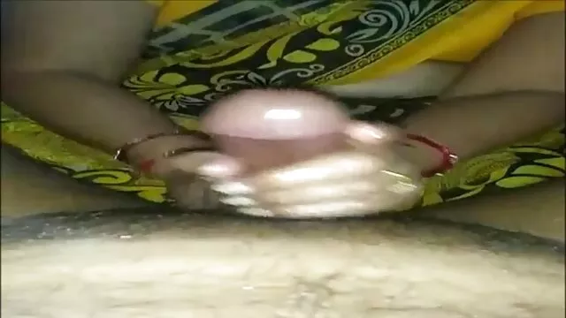 મોહક ઇટાલિયન ગર્લ વેલેન્ટાઇના Nappi બીપી ચિત્ર ગુજરાતી fucks પર બોલમાં