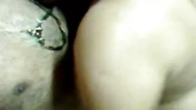 નશામાં માણસ થ્રી એક્સ બીપી fucks છોકરી ઊંઘ જ્યારે