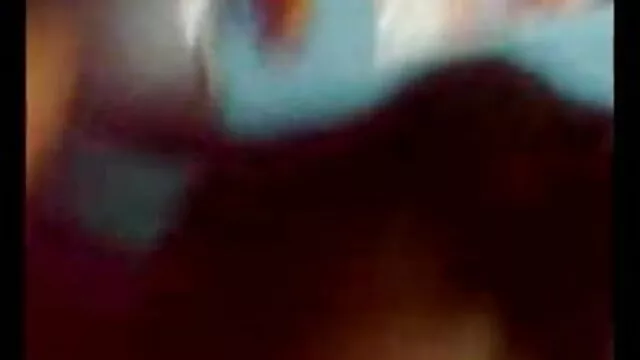 બે છોકરીઓ પસાર માણસ બીપી કલીપ