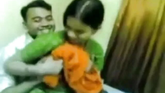 મમ્મી સાથે મોટા tits ગુજરાતી સેકસી પીચર હોલ્ડિંગ લોડો
