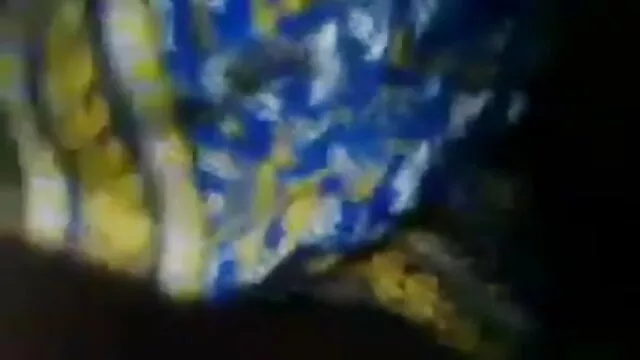 વિનમ્ર કાળી ચશ્મા sucks અને સવારી પર લોડો ઇંગ્લીશ બીપી વીડીયો