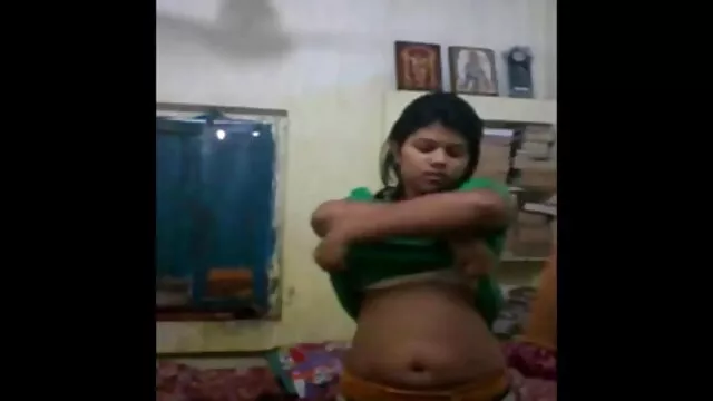 Horny યુવાન નોકરડી ઉમેરી અડીને ફુલ એચડી બીપી