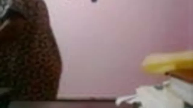 લવચીક વ્યાયામમાં પ્રવીણ વ્યક્તિ masturbates ઓનલાઈન બીપી મૂળ