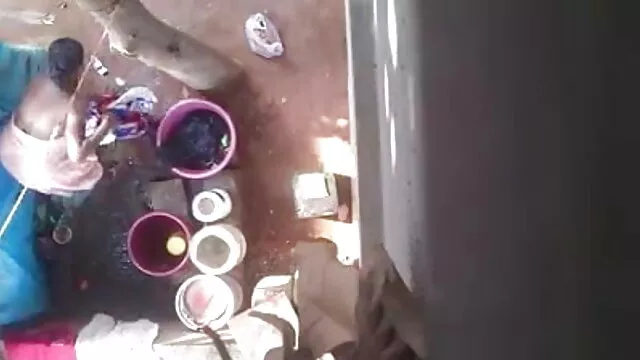 ફ્રેન્ચ પિતા બીપી song હતો Tranmo મેયર અને તેના મિત્ર