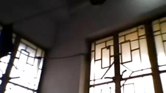 પત્ની seduces તેના ઓરમાન બીપી ઓપન પીચર પુત્ર.