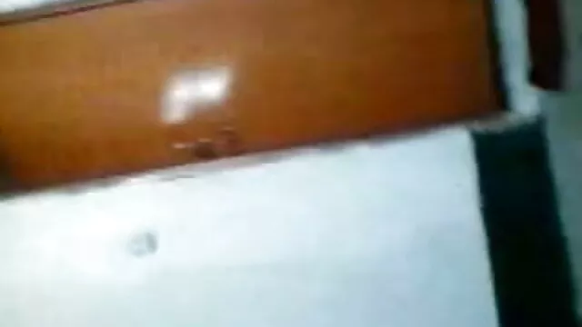 સજાવટ એક સફેદ કૂતરી છાતી બીપી વીડીયા સેકસી પર
