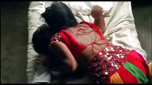 જાહેર માં નગ્ન